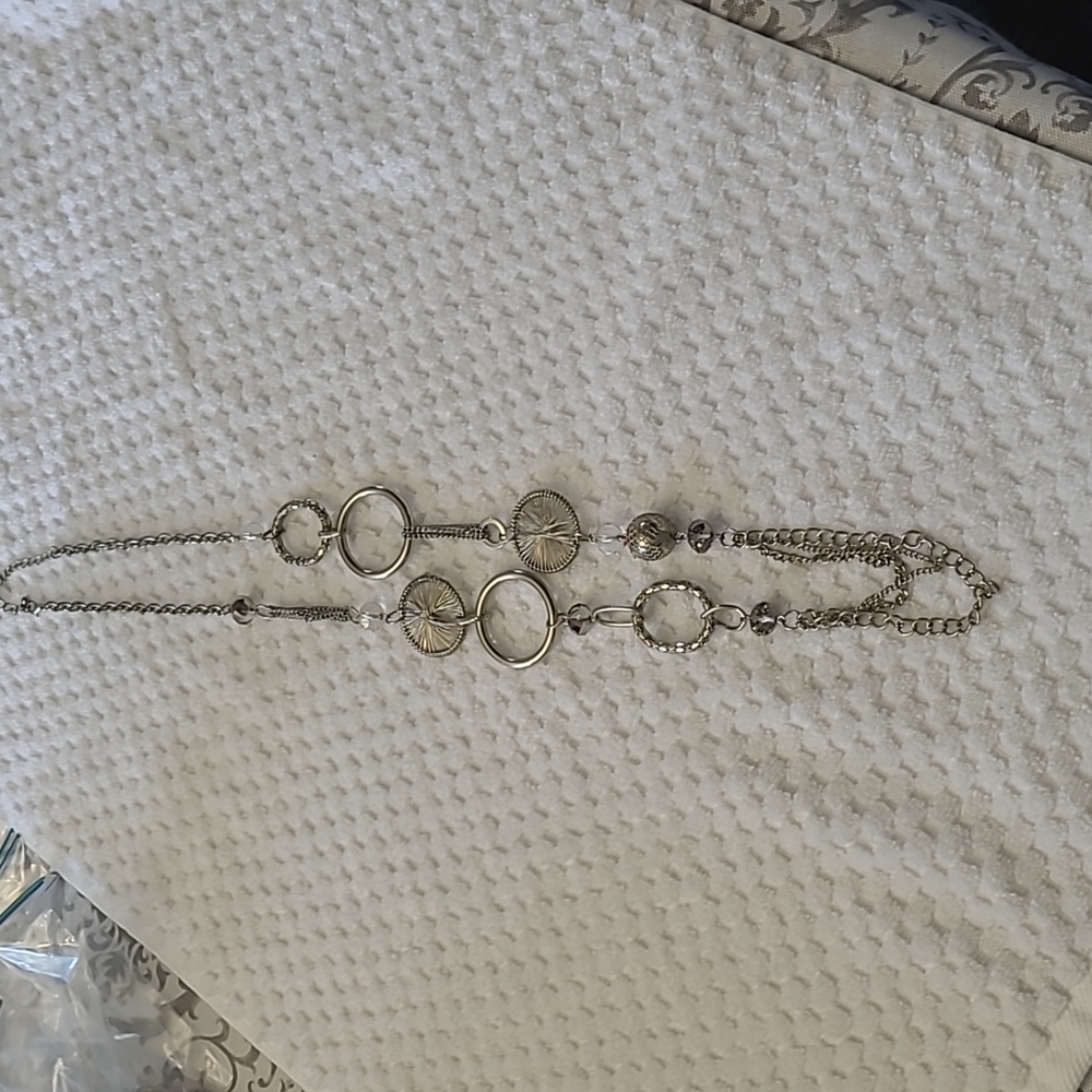 Silver tone 18 inch necklace with beads, disks and chains